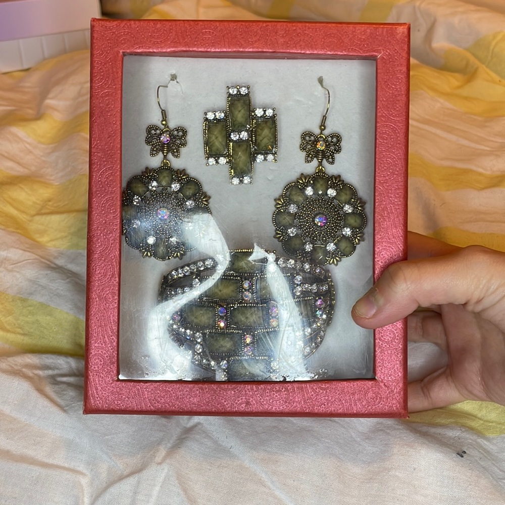 This is a Beautiful, costume jewelry special occasion set .
